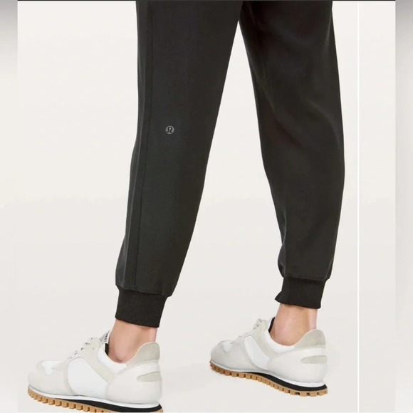 Lululemon On The Fly Jogger
Black - Picture 3 of 8